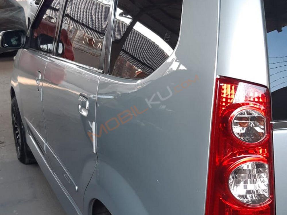 Mobil Daihatsu Xenia 2009