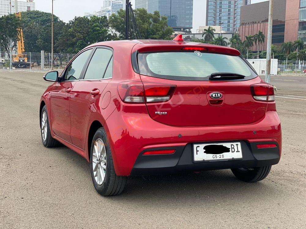 Mobil Kia Rio 2017