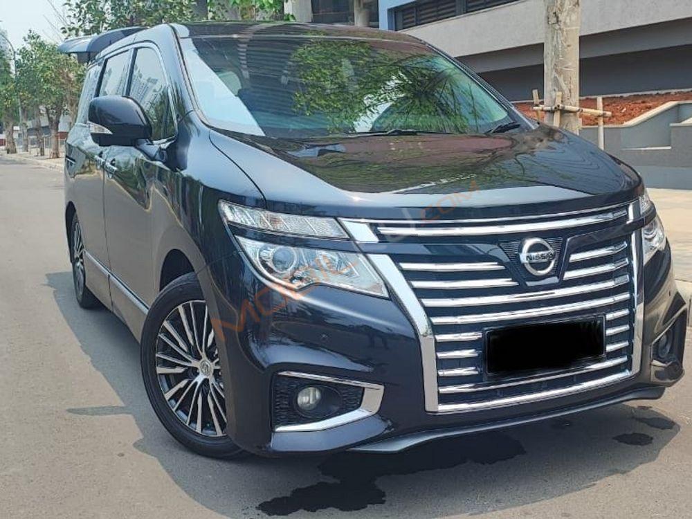 Mobil Nissan Elgrand 2017