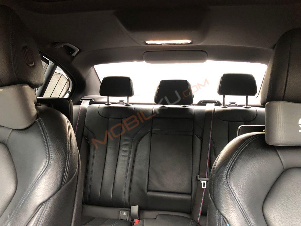 Mobil BMW 5 Series 2020