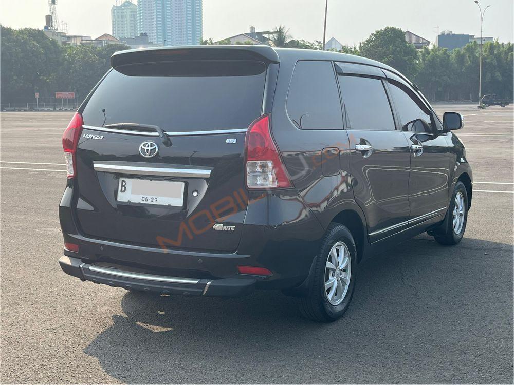 Mobil Toyota Avanza 2014