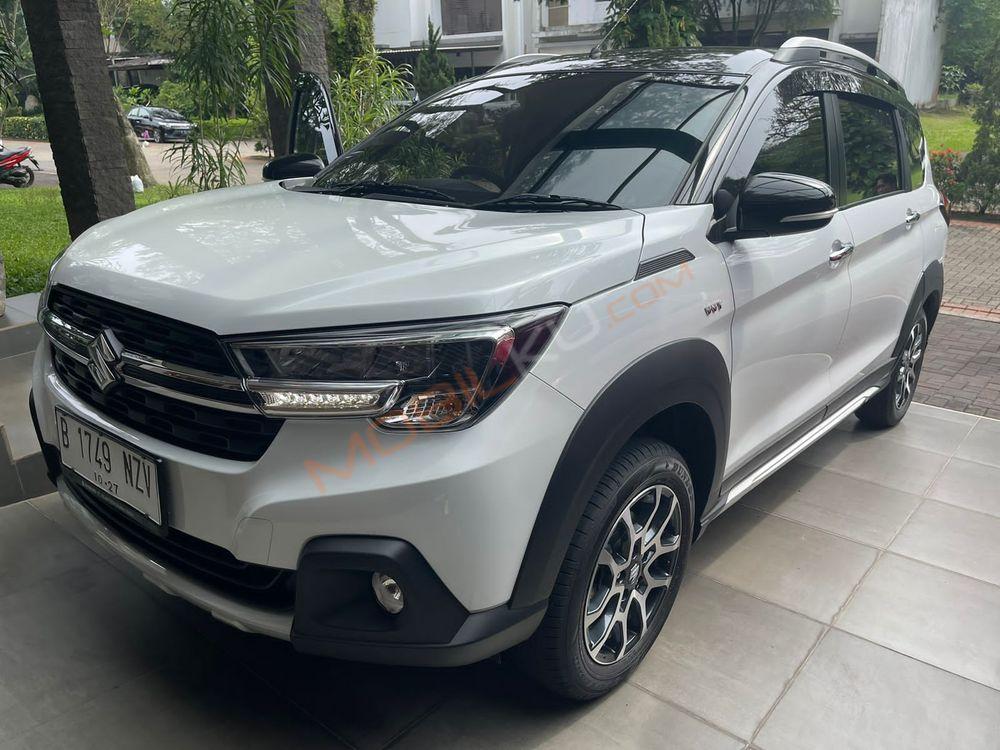 Mobil Suzuki XL7 2022