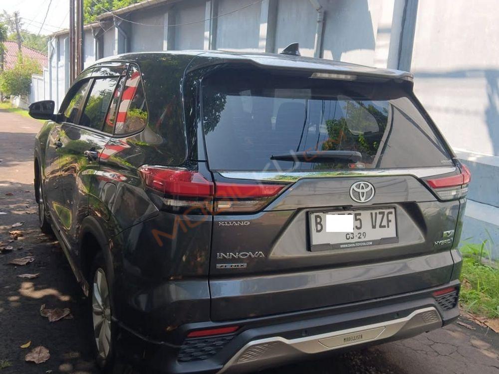 Mobil Toyota Kijang Innova 2023