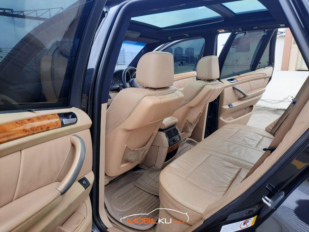 Mobil BMW X5 2005