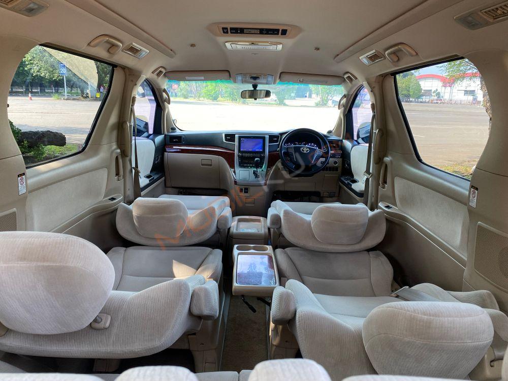 Mobil Toyota Alphard 2009