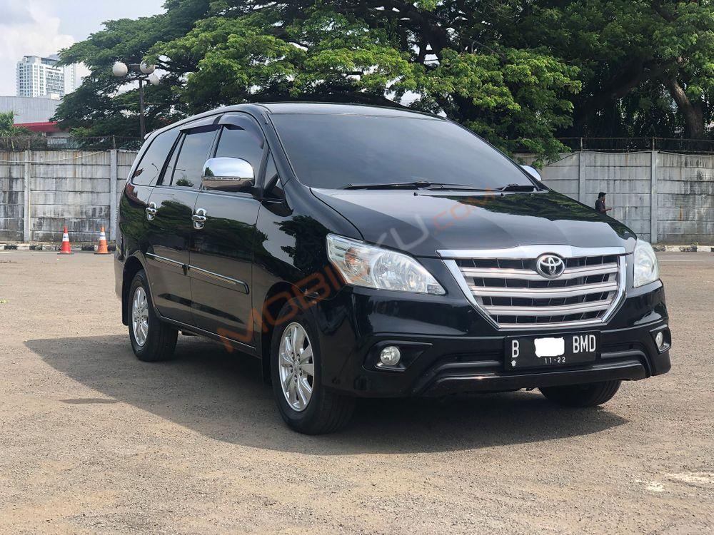 Mobil Toyota Kijang Innova 2013