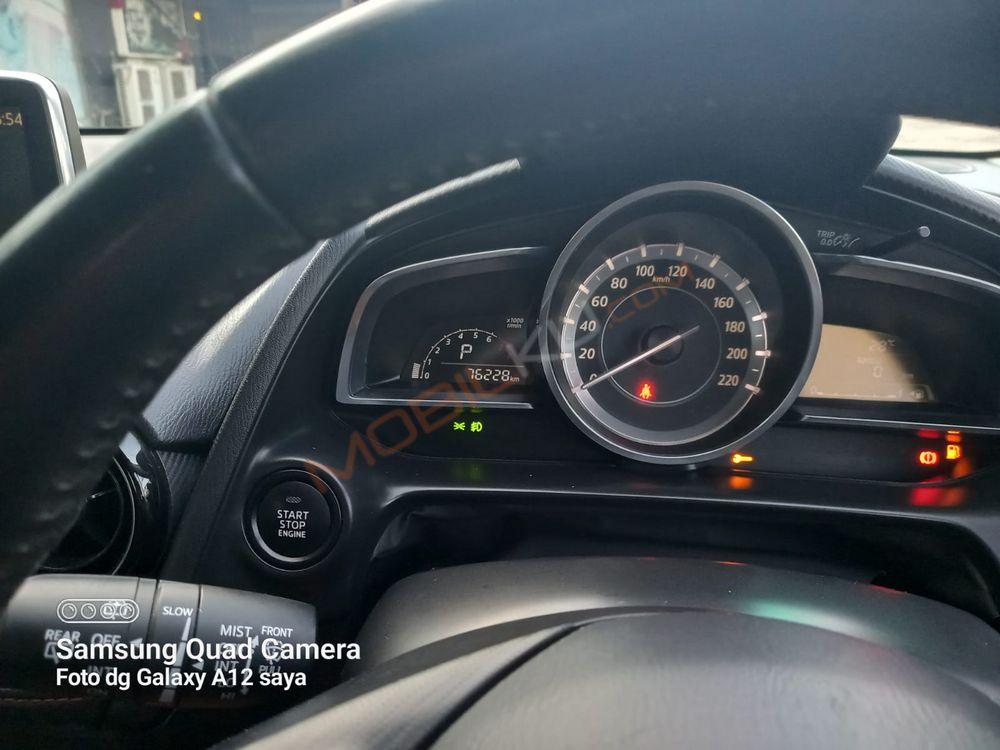 Mobil Mazda 2 Hatchback 2016