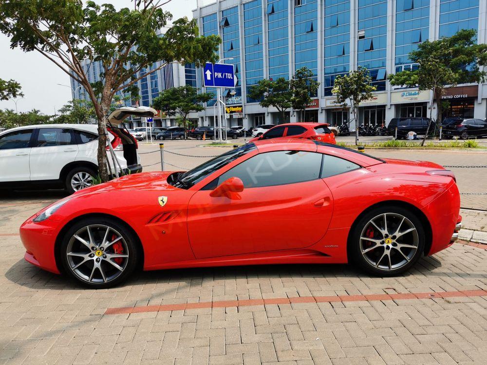 Mobil Ferrari California 2008