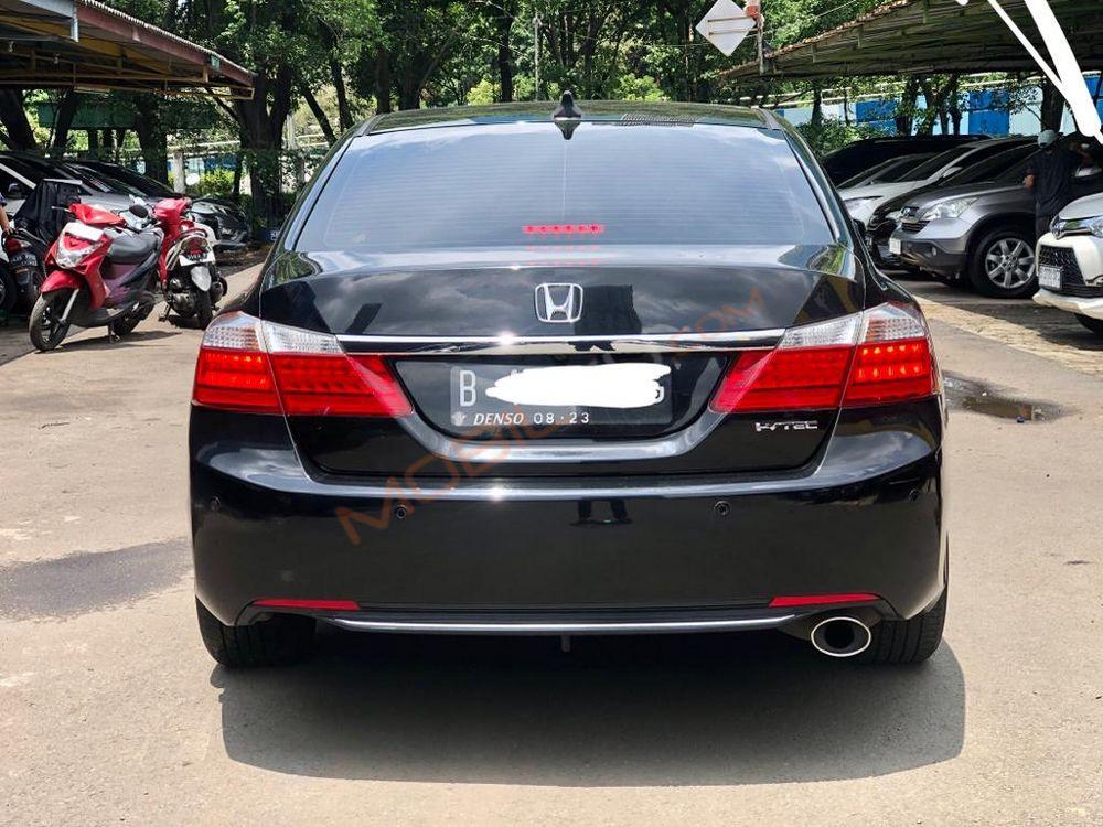 Mobil Honda Accord 2013