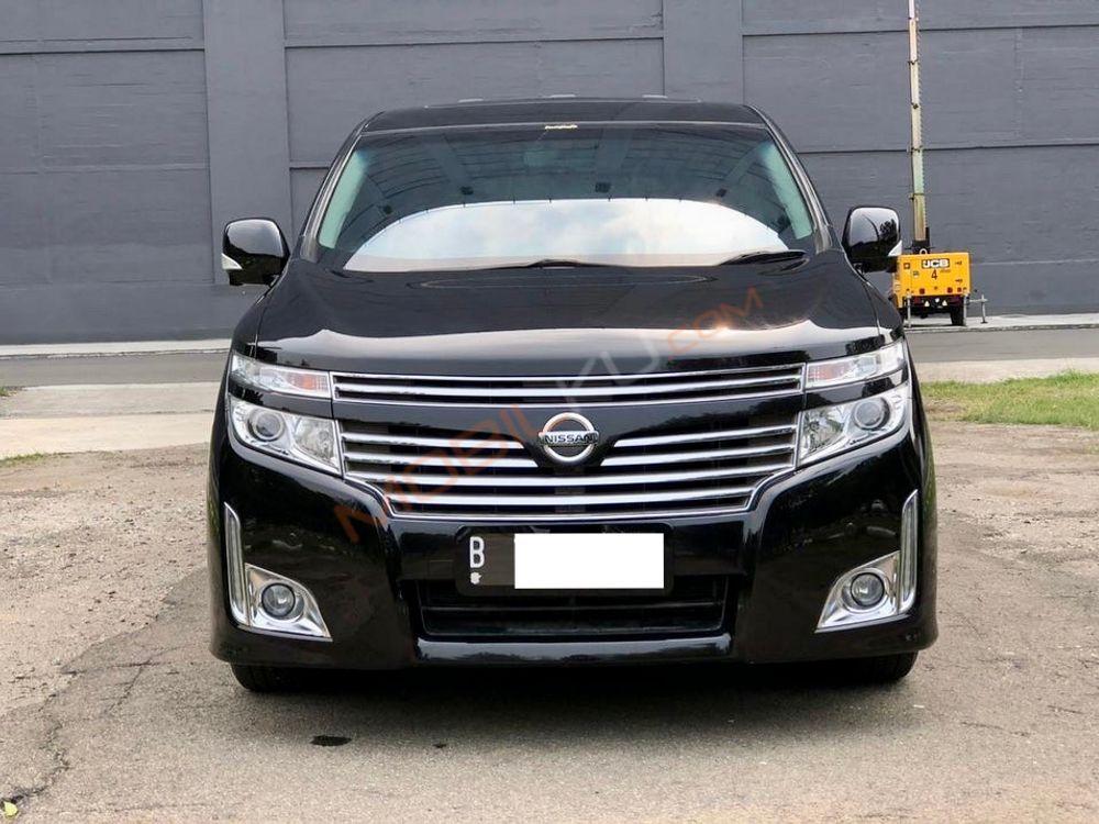 Mobil Nissan Elgrand 2013