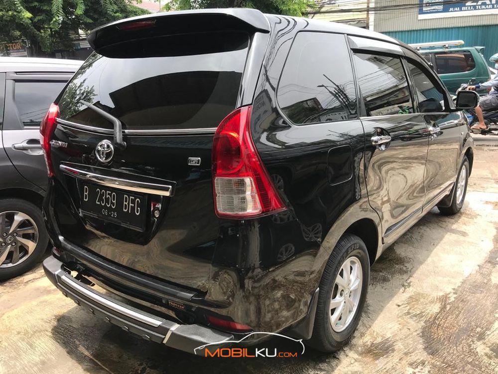Mobil Toyota Avanza 2015