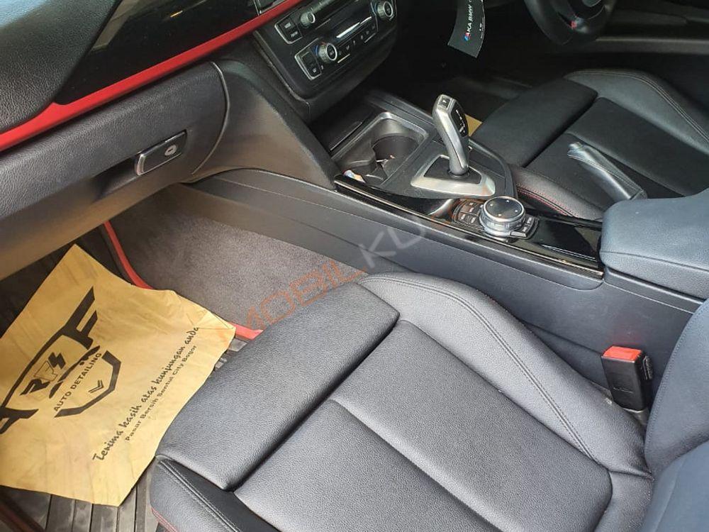 Mobil BMW 3 Series 2013