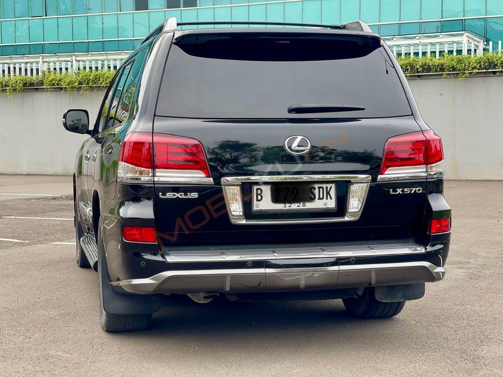 Mobil Lexus LX 2015