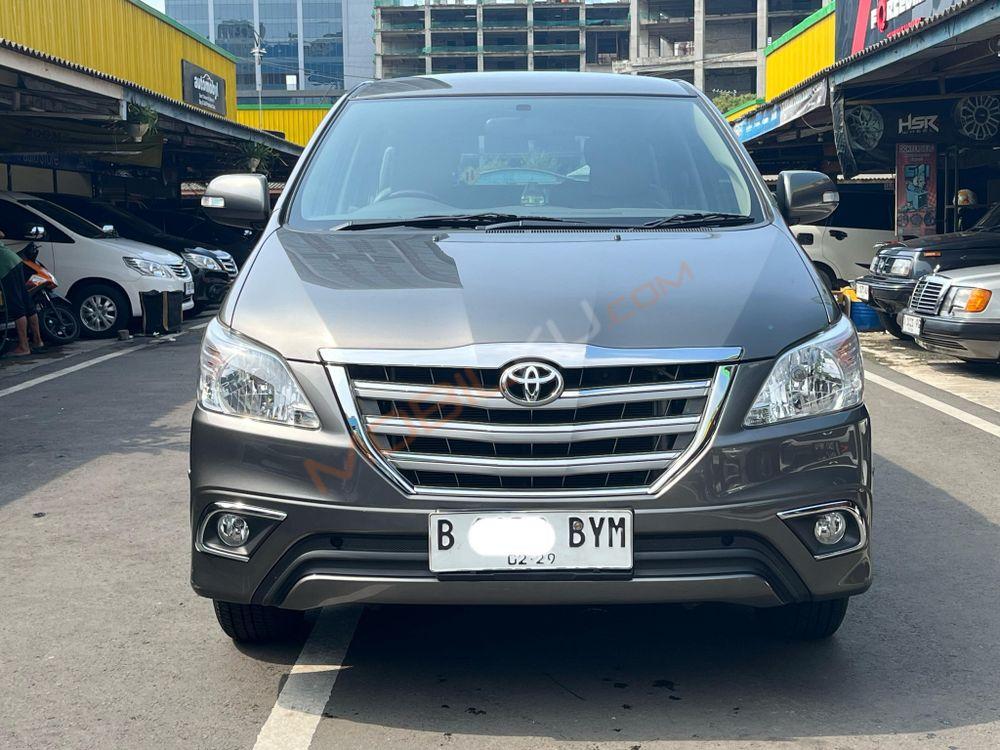 Mobil Toyota Kijang Innova 2014