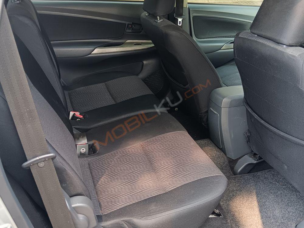 Mobil Toyota Avanza 2012