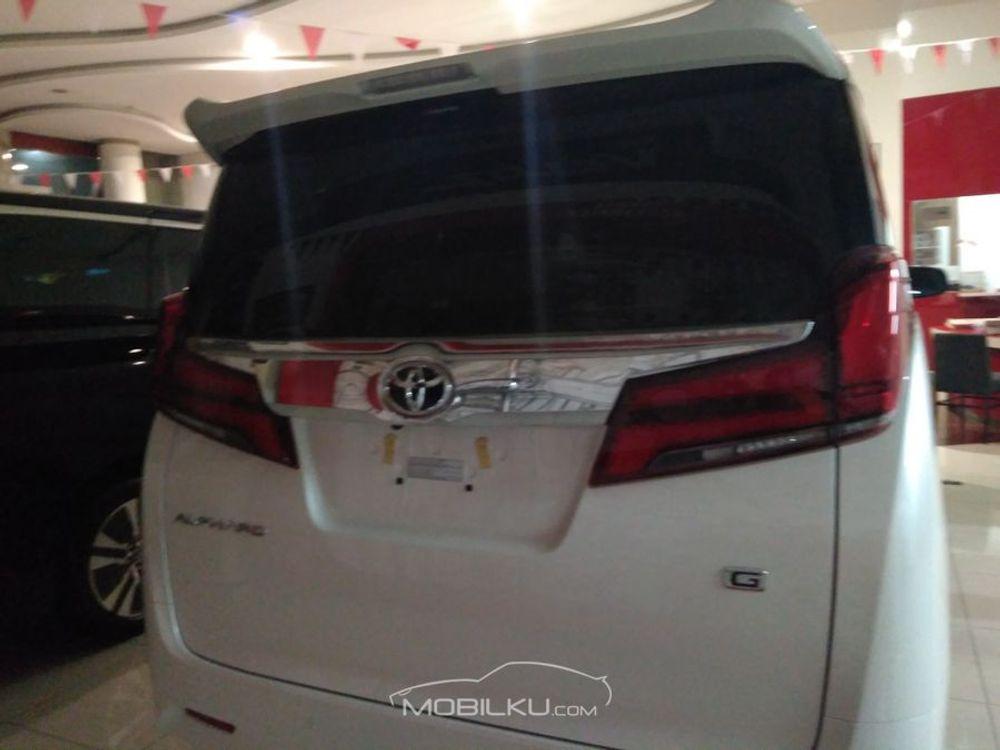 Mobil Toyota Alphard 2019