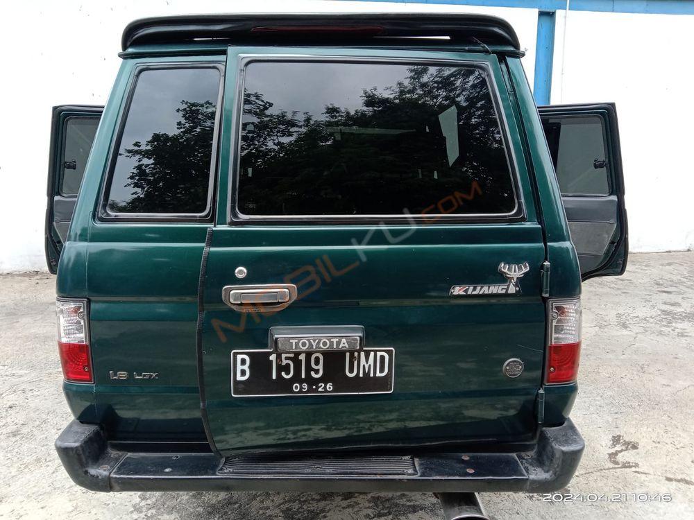 Mobil Toyota Kijang 1996