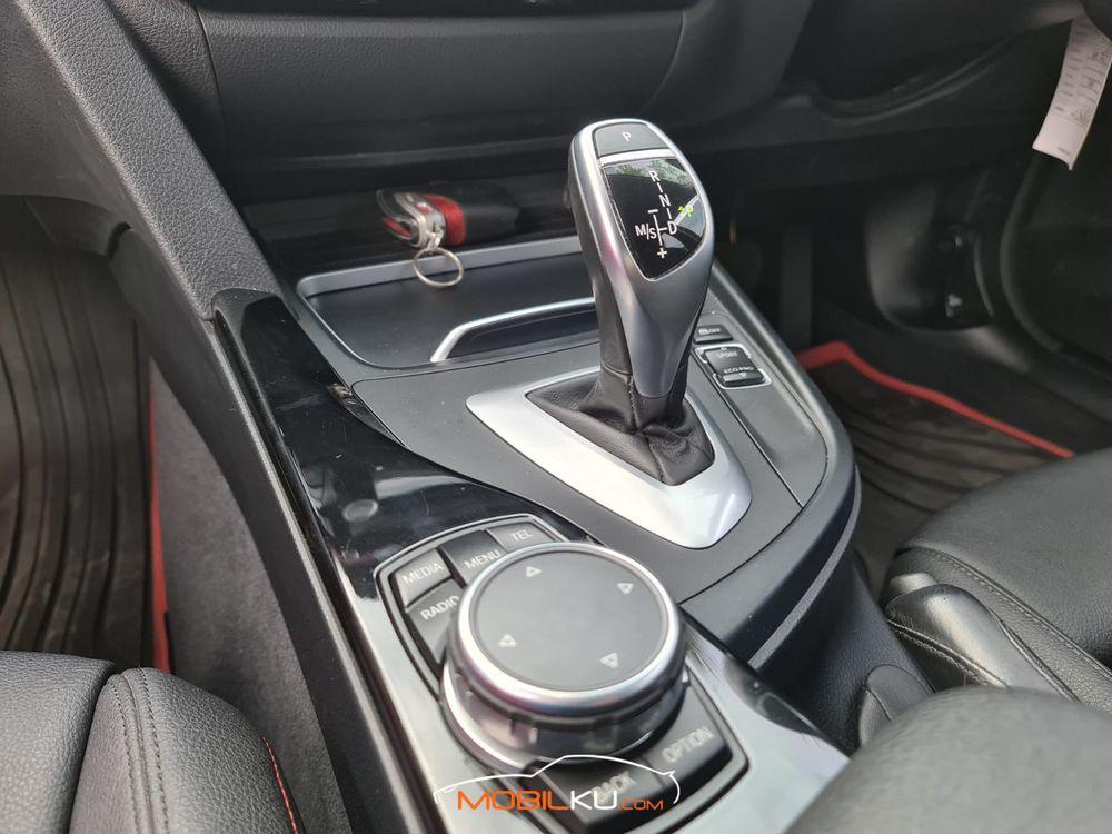 Mobil BMW 3 Series 2016