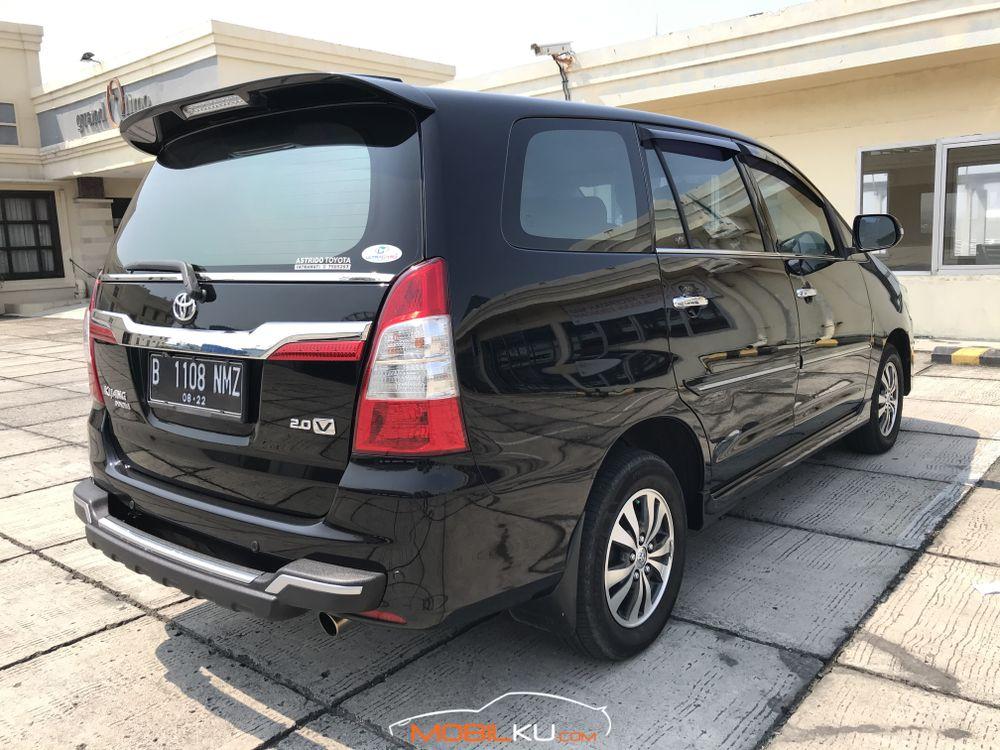 Mobil Toyota Kijang Innova 2015