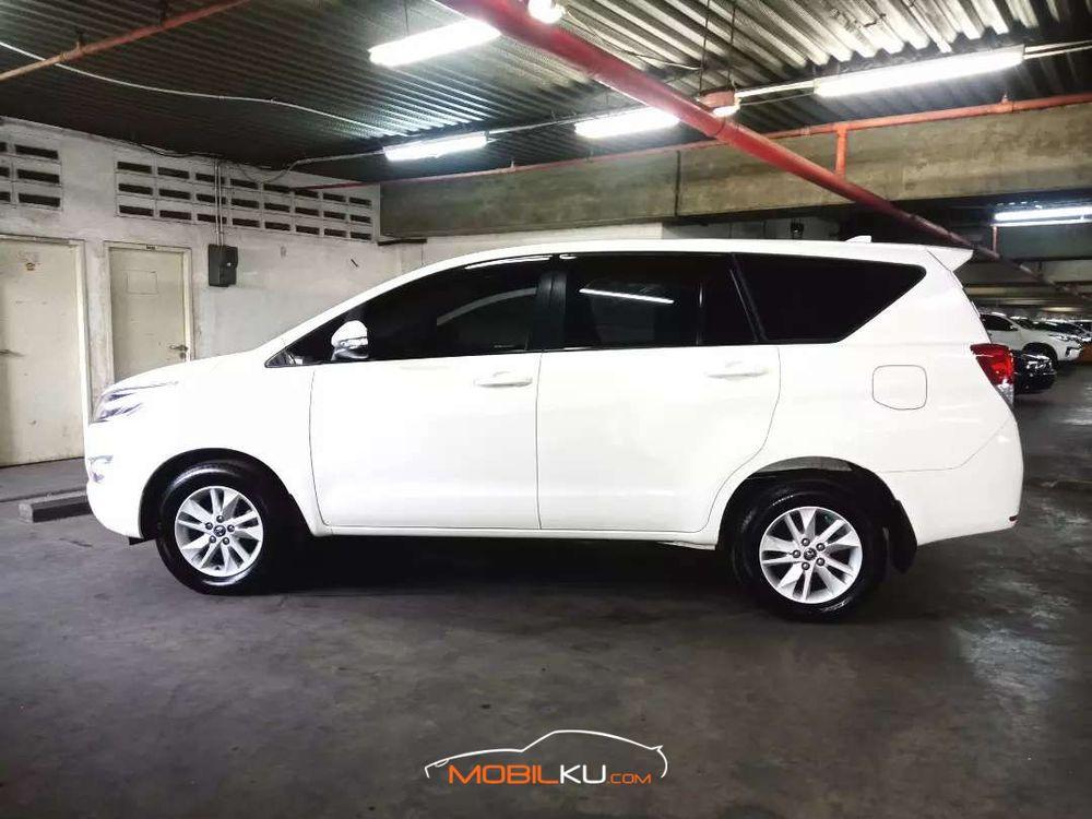 Mobil Toyota Kijang Innova 2016