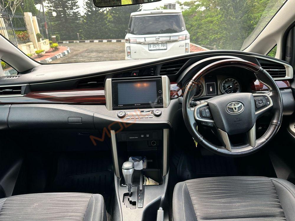 Mobil Toyota Kijang Innova 2016
