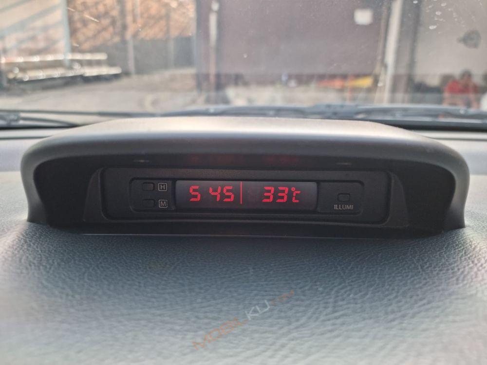 Mobil Suzuki Aerio 2004