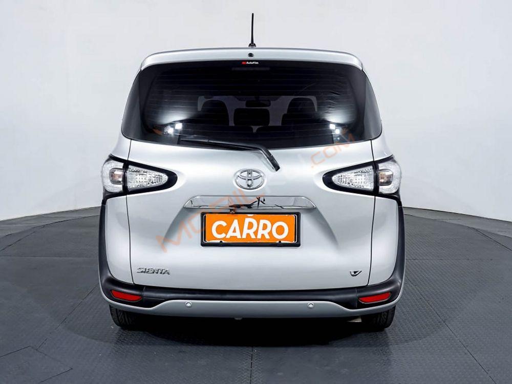Mobil Toyota Sienta 2016