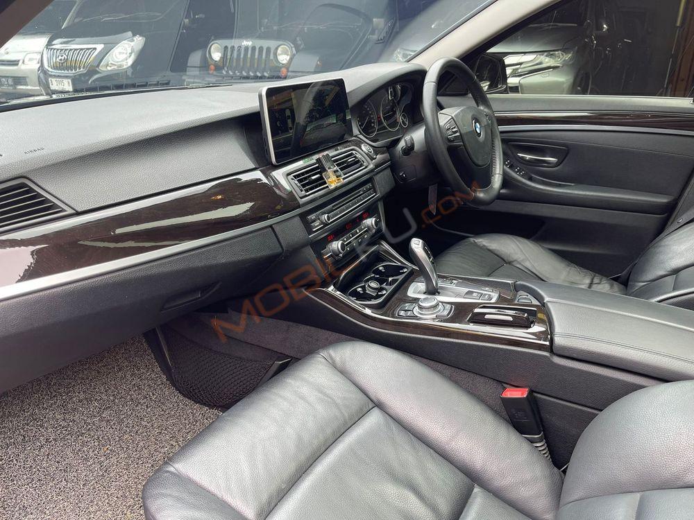 Mobil BMW 5 Series 2012