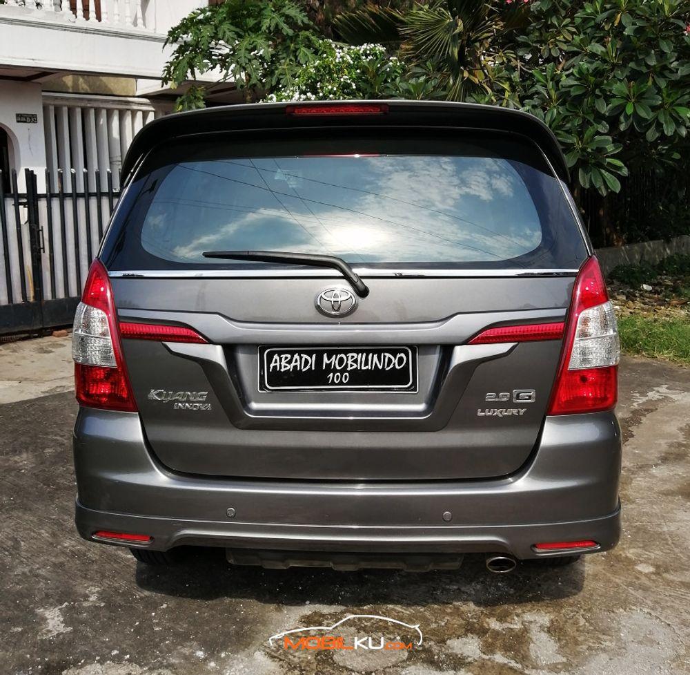 Mobil Toyota Kijang Innova 2013