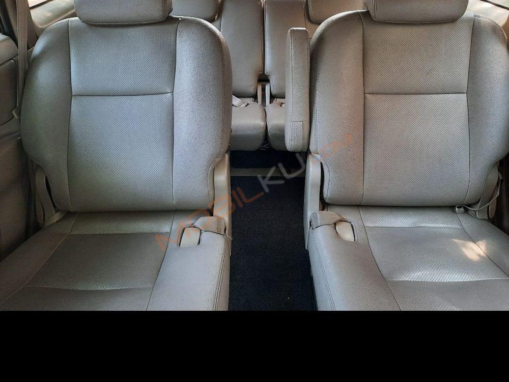 Mobil Toyota Kijang Innova 2011