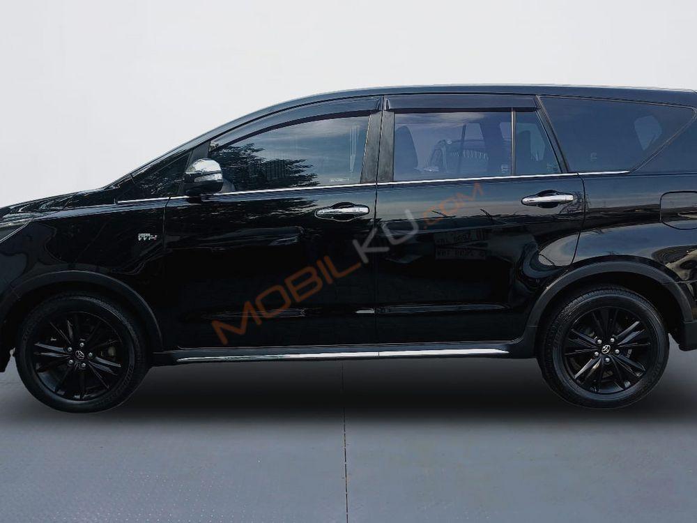 Mobil Toyota Kijang Innova 2017
