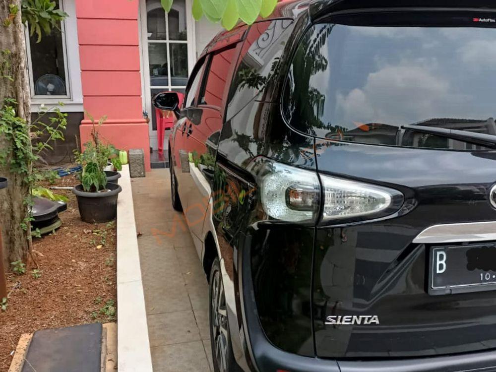 Mobil Toyota Sienta 2017