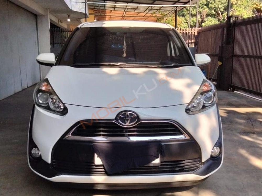 Mobil Toyota Sienta 2018