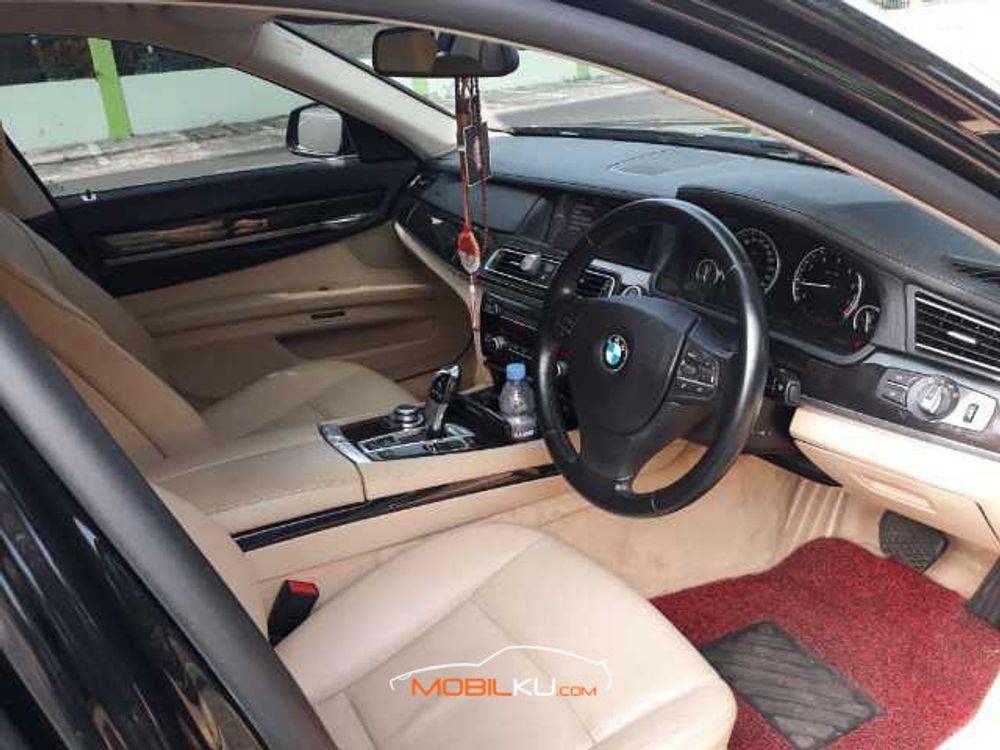 Mobil BMW 7 Series 2011