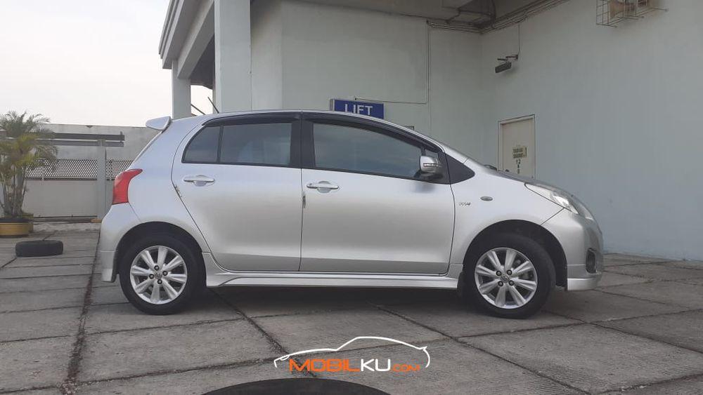 Mobil Toyota Yaris 2013