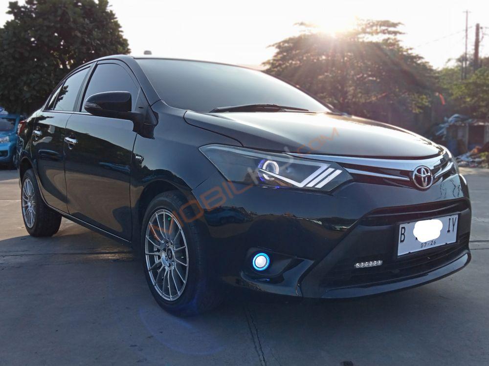 Mobil Toyota Limo 2014