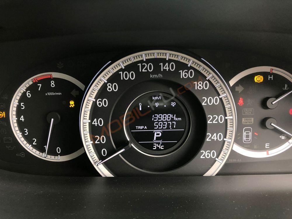 Mobil Honda Accord 2013