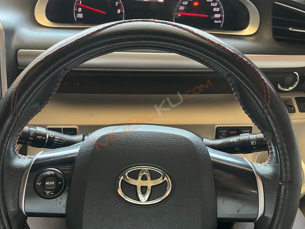 Mobil Toyota Sienta 2016