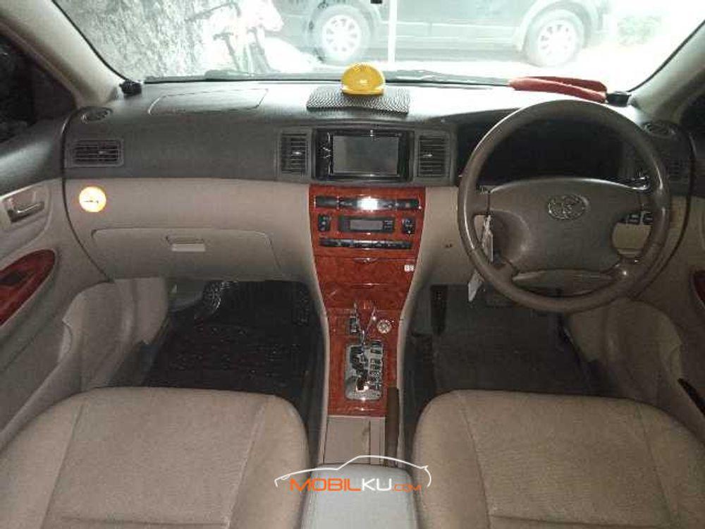 Mobil Toyota Corolla 2004