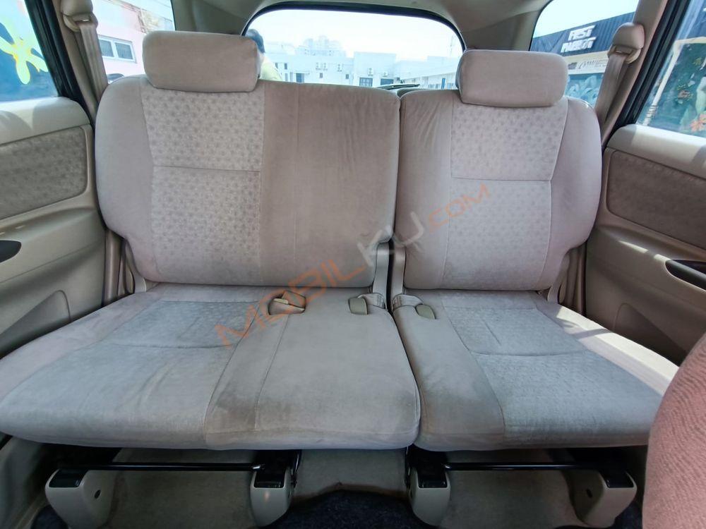 Mobil Toyota Kijang Innova 2010