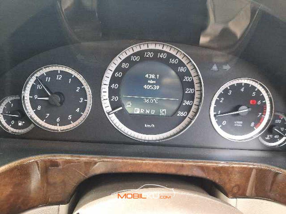Mobil Mercedes-Benz E-Class 2010