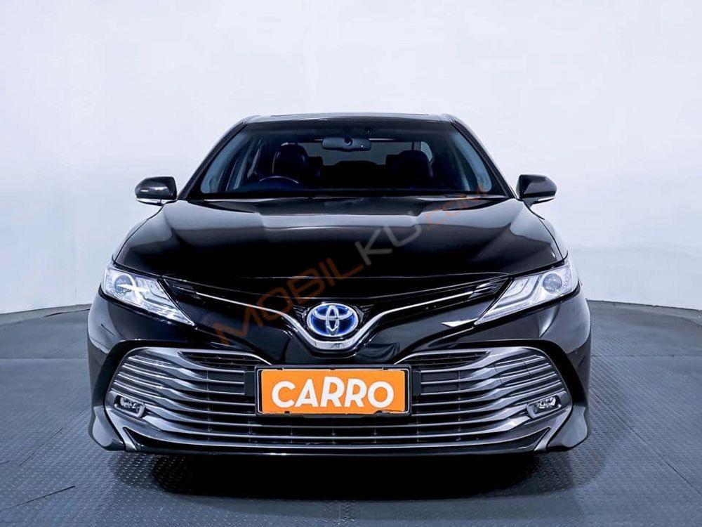 Mobil Toyota Camry 2022