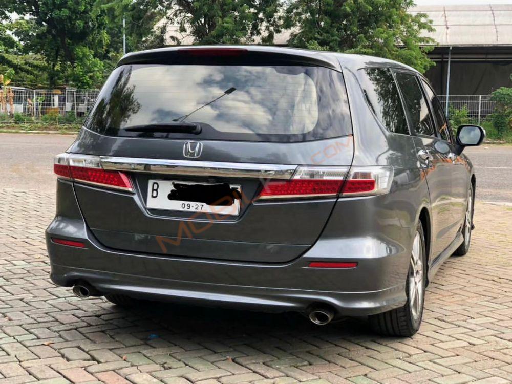 Mobil Honda Odyssey 2012