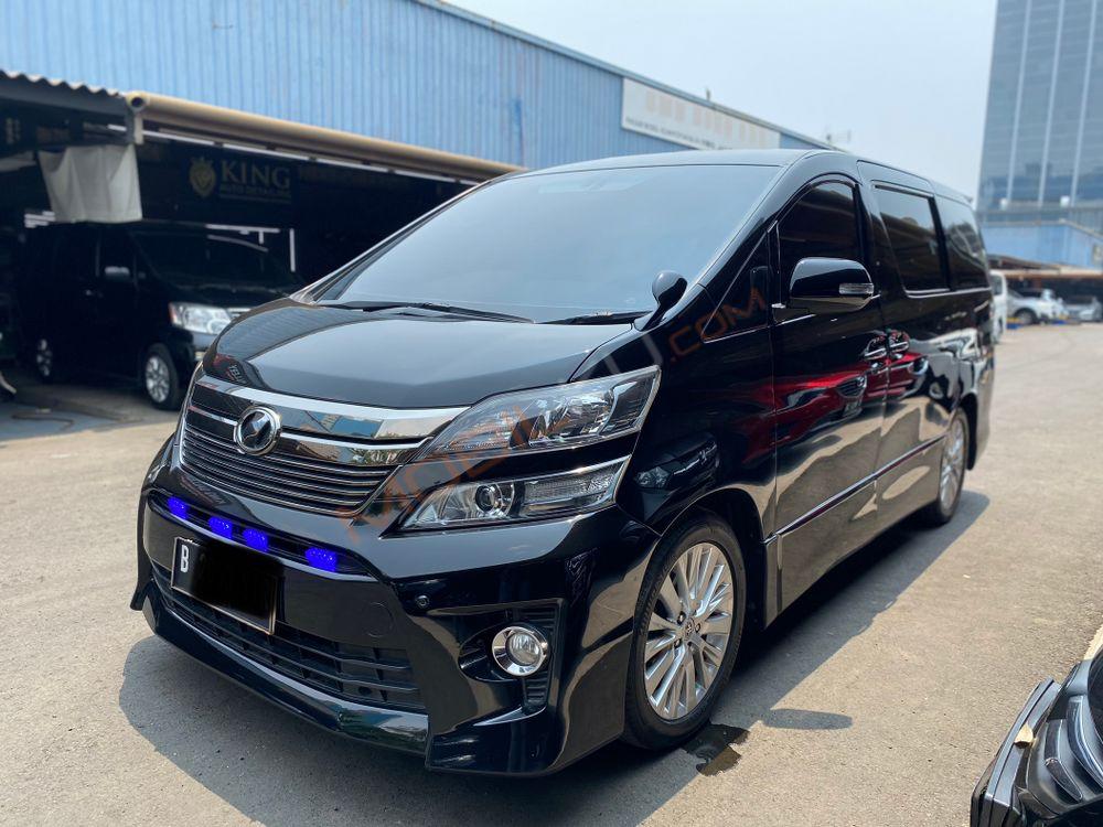 Mobil Toyota Vellfire 2013