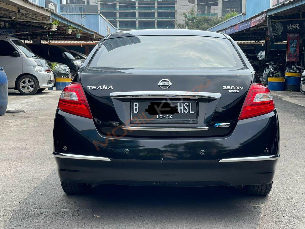 Mobil Nissan Teana 2010
