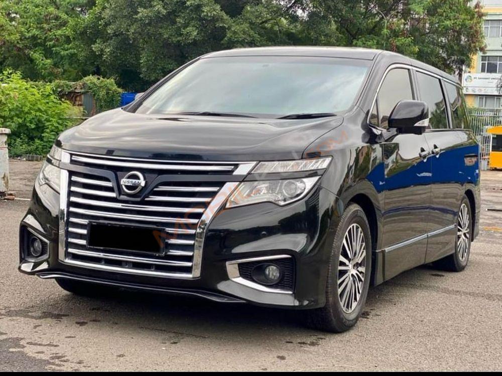 Mobil Nissan Elgrand 2014