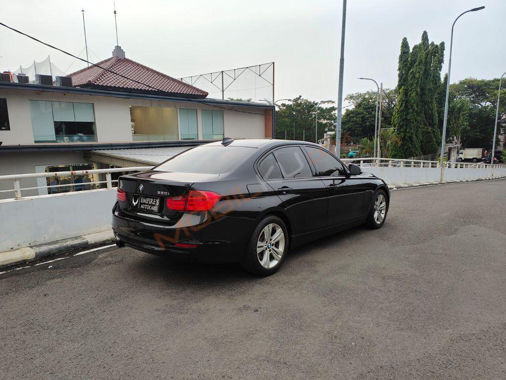 Mobil BMW 3 Series 2015