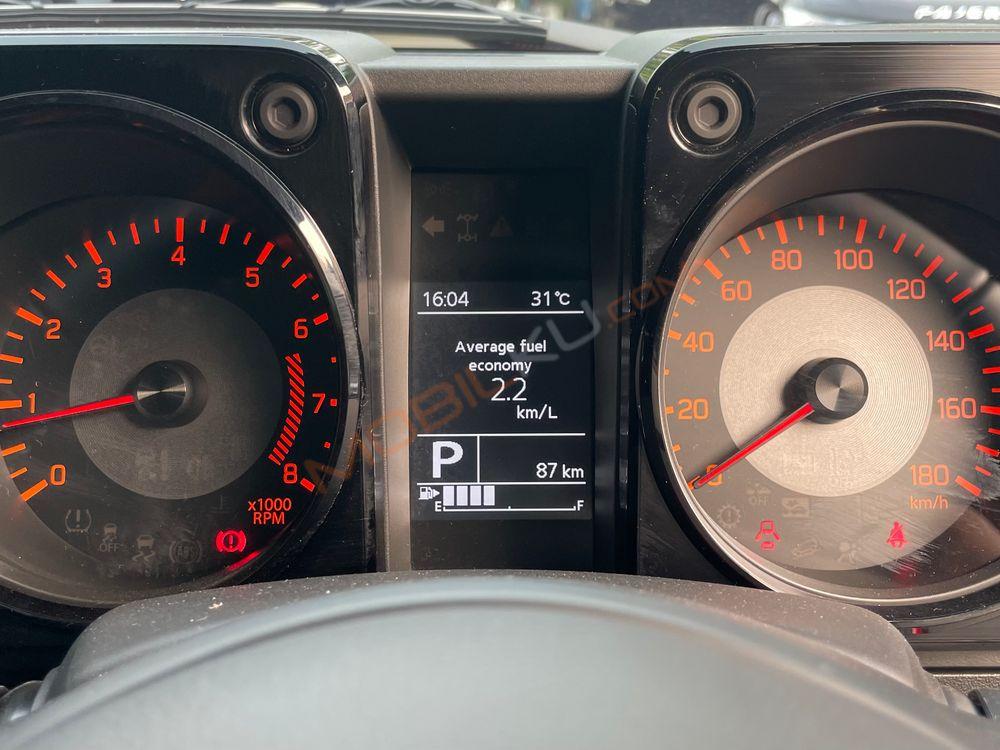 Mobil Suzuki Jimny 2023