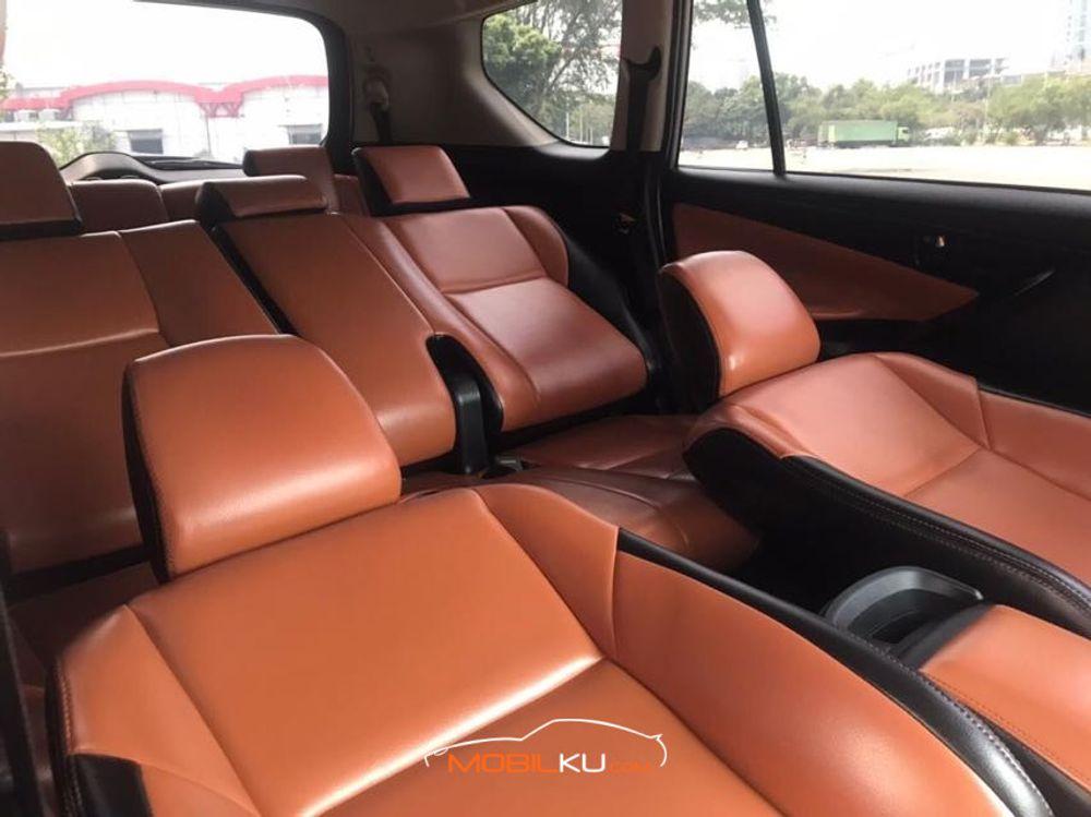 Mobil Toyota Kijang Innova 2016