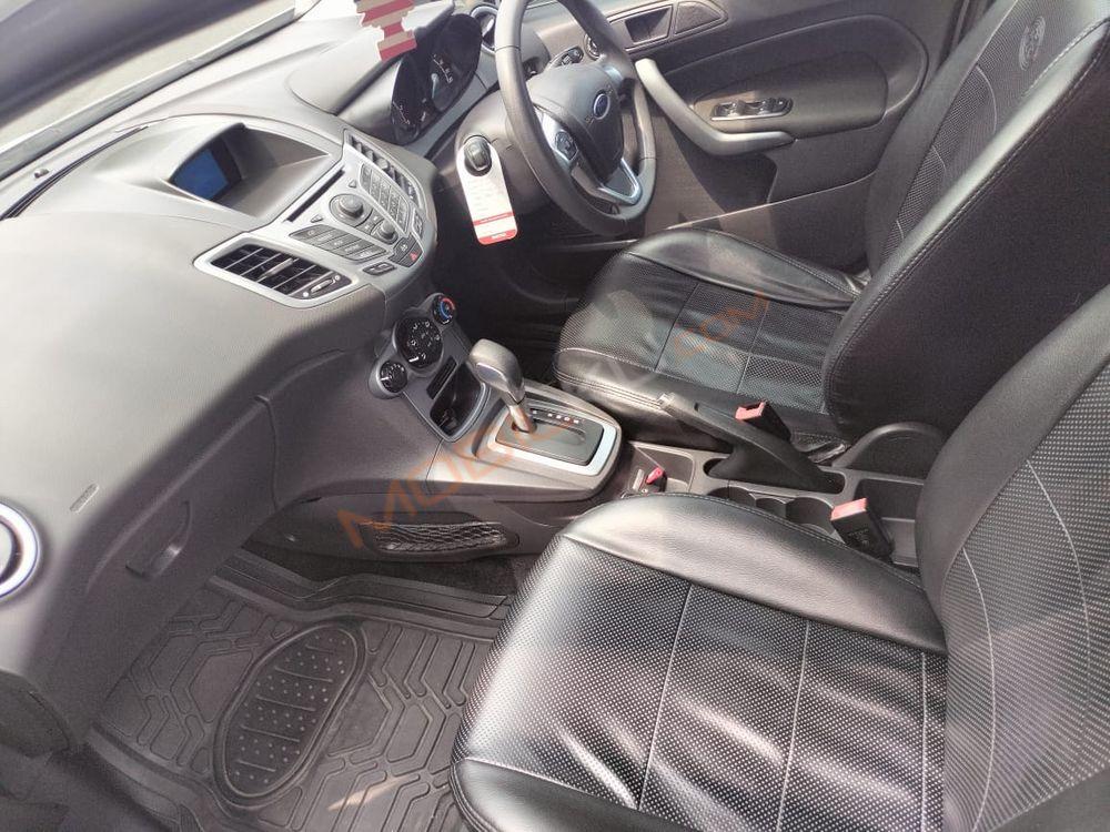 Mobil Ford Fiesta 2013